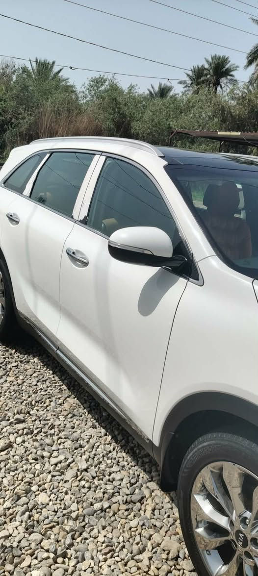 السلام عليكم 
سورنتوا موديل 20 خليجي رقم بابل محرك 6 سلندر.. 
بانوراما بصمه كشنات كهربائية شاشة كبيرة تحكم استيرن وباقي المواصفات المعروفة. ماشية 130 ألف. محرك كير كفالة على وضع الشركة.تخم تاير جديد.السيارة جديدة ومكفوله عدا بارده زغيره كلش بالباب الخلفي . 
مكانها بابل.. اتصل على رقم صاحب السيارة ***********
مكلف بالنشر.
