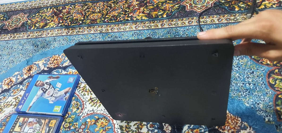بلي ٤ سلم مهكر ما مستعمل هواي  المساحه 1تيره وياه جوستكات ٢ اصليات وكاله و قرصين و منزل بي ١٢ لعبه السعر ٤٠٠ للإستفسار ***********
