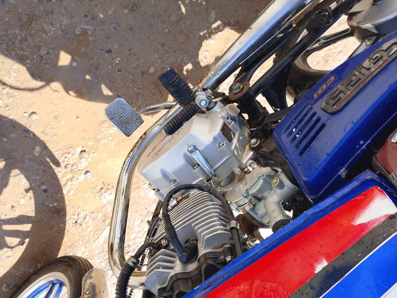 السلام عليكم موطور سافان للبيع محرك شرط النظافه شوف العين كهربائيات كلها شغاله تايرات نص عمر الموطور نكره سلف موطور نضيف  حيل السعر ٣٧٥ وبيها مجال الموطور موديل ٢٠ والشراي يتصل ***********
