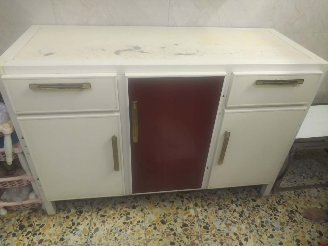 السلام عليكم كاونتر للبيع نضيف ومابيه اي اضرار مكاني بغداد نهاية الشرطة الخامسة السعر ٢٠٠ وبيه مجال بسيط للاستفسار ***********
