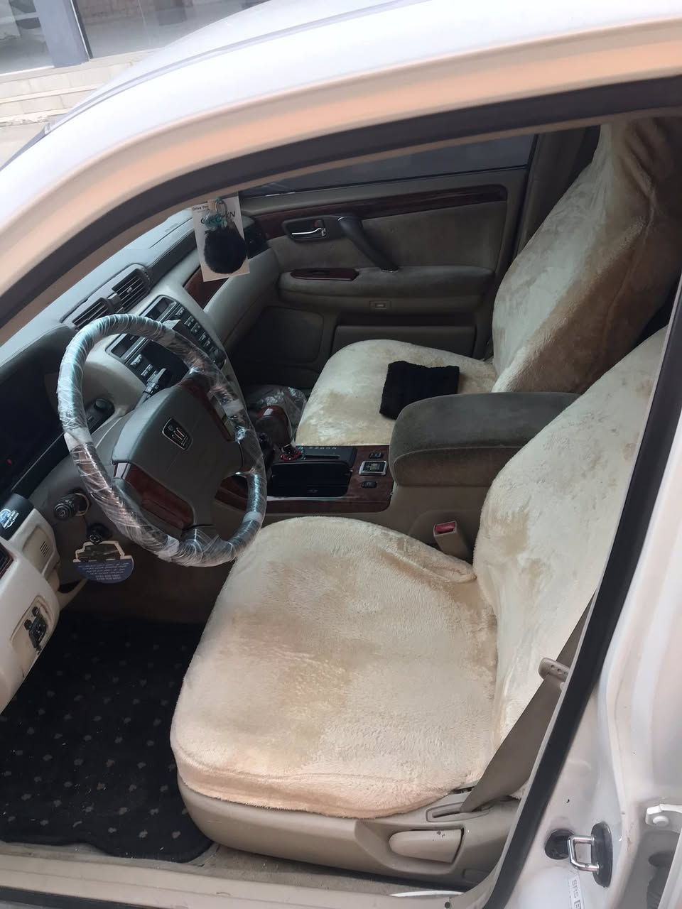 براوه
ئه و مه ليكه بو فروشتن موديل ٢٠٠٠ دوو  

دوو دوكمه كيرو مه كينه به شه رت سه رف دووكل به شه رت نيتي

ده عمو ليدراوي نيه  سه قف بويخ نيه مه عجون نيه 

جوار تايي نوي 

ئاوينه شفت 

رونو شتي هه موو كوراوه نويه

٣٩ مه جال 

شوين كؤيه

0750 985 0404
