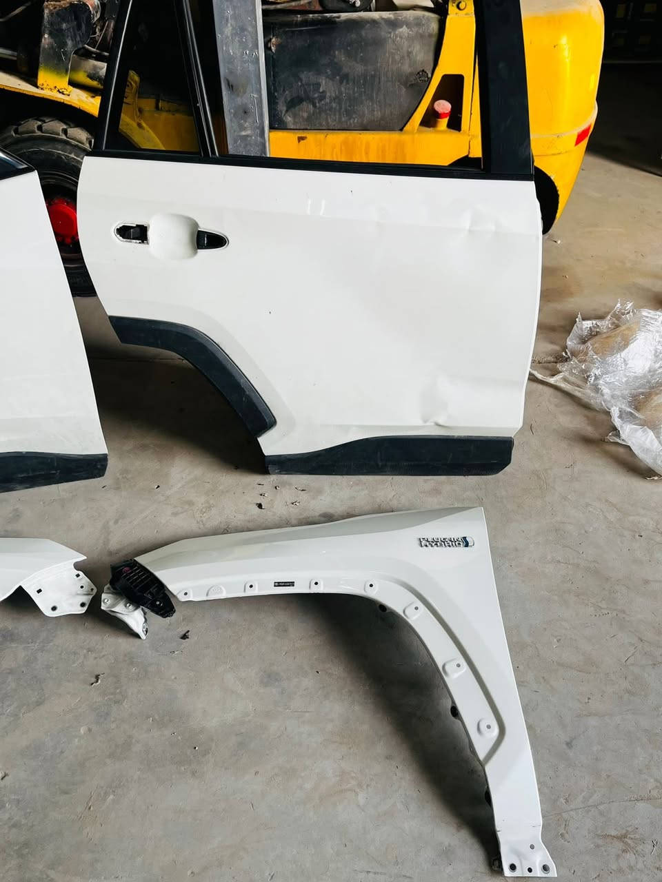 السلام عليكم .
.
موجود بيبان راف فور 2023 ابيض لولوي و بسعر معقول و تحت السوق .
للتواصل ***********
***********
