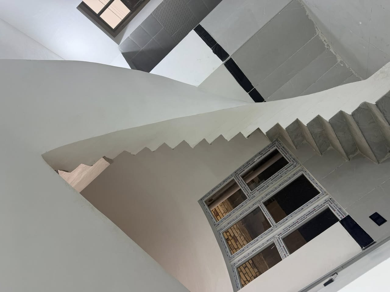 دار للبيع 
الموقع/حصن جعفر خلف المعارض
المساحه ١٦٠م
عمرالبناء /٢٠٢٦ حديث جدآ
طابقين كونكريت طابوق جمهوري 
خدمات كامله /تبليط -ماء-كهرباء 
يبعد عن شارع عام ٢٠٠م 
للاستفسار اكثر مراسله الصفحه أو الاتصال
على الأرقام التأليه :
***********
078198929
