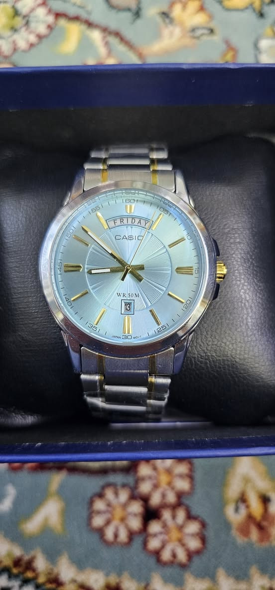 سلام عليكم . ساعات ماركات . طلاء ثابت . تصفيه مال بيج . اقل من سعر الجمله اي قطعه سعرهه ٢٥ مع التوصيل ***********
