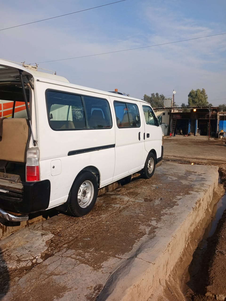 سيارة نيسان اورفان للبيع موديل2012  باسمي 
للإستفسار الاتصال على الرقم ***********
