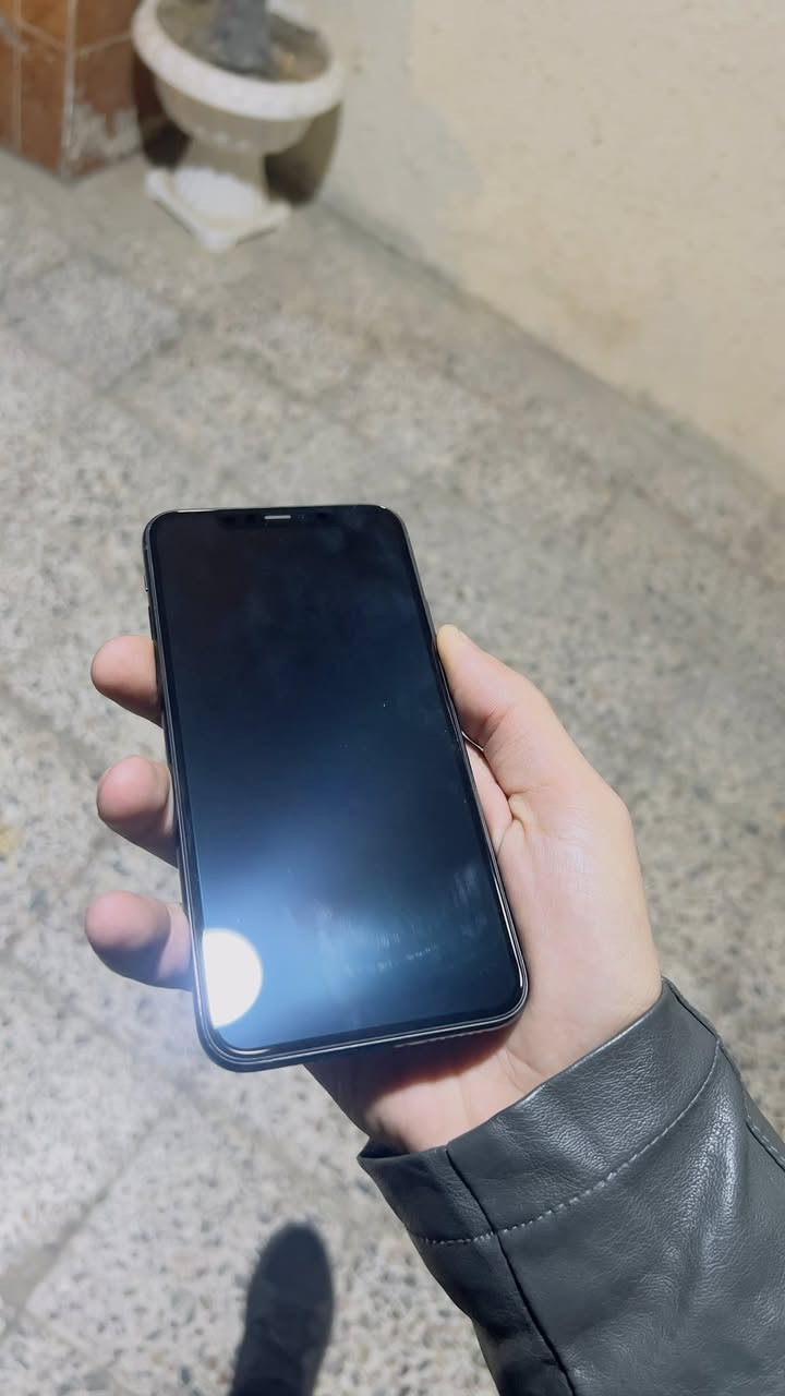 سلام عليكم ايفون 11 برو ماكس شرق اوسط Z/A مكفول من كلشي اي خلل اي عطل يرجع مامفتوح الجهاز و شخط واحد مابي ذ256 بطاريه 75 بلاديه جهاز بدون ملحقات عنواني كربلاء فقط بيع بسعر 275 وبي مجال 
*********** وشكرا.
