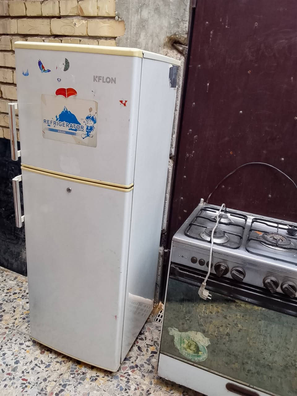 السلام عليكم
الثلاجه ب50
الطباخ ب50
المبرده ب 25
مكاني حي الخطيب قرب أسواق تفاحه هاتف ***********
