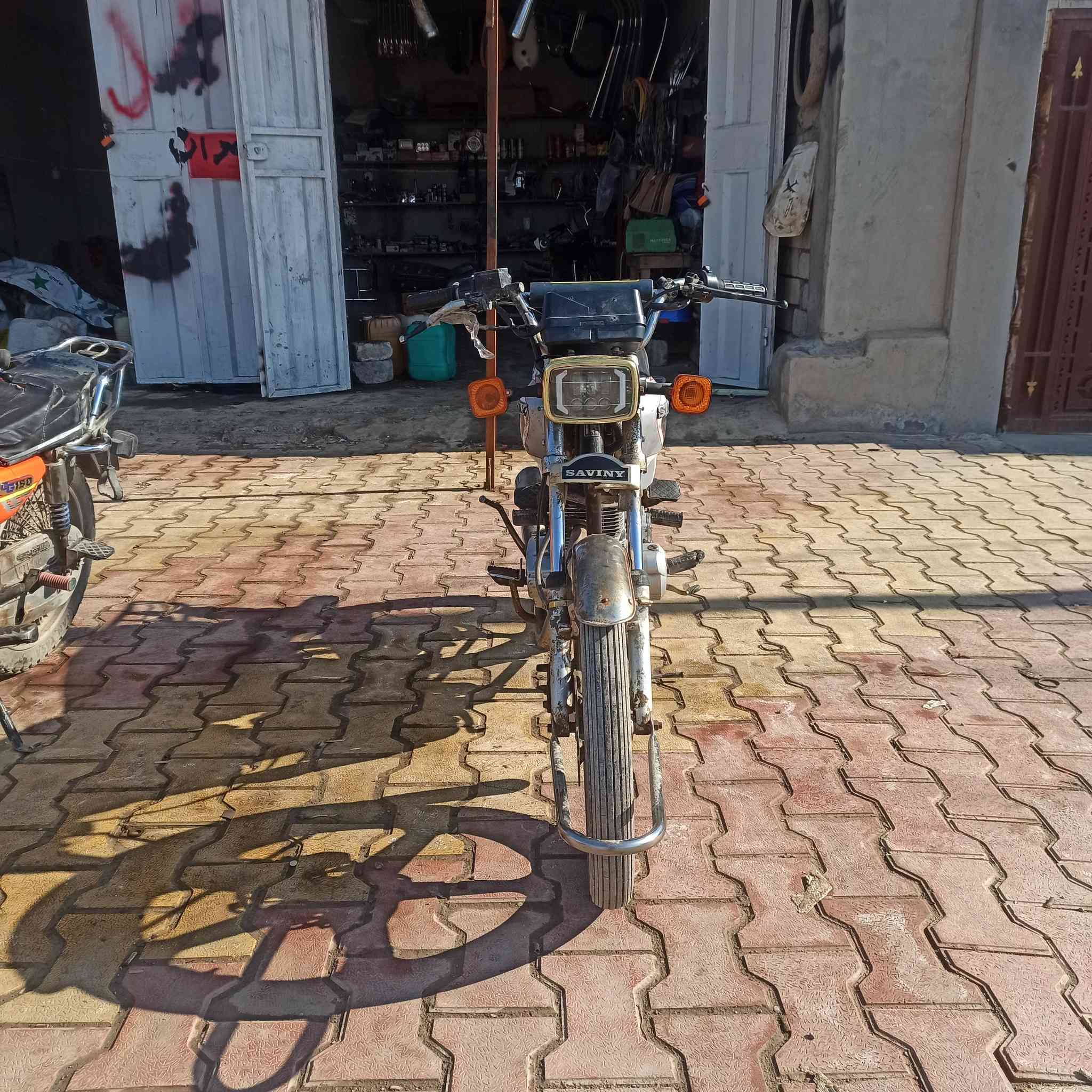 السلام عليكم
سيفان للبيع موديل 21 
كل شي شغال سلف كهربائيات 
ب350مكاني كيارة ***********
