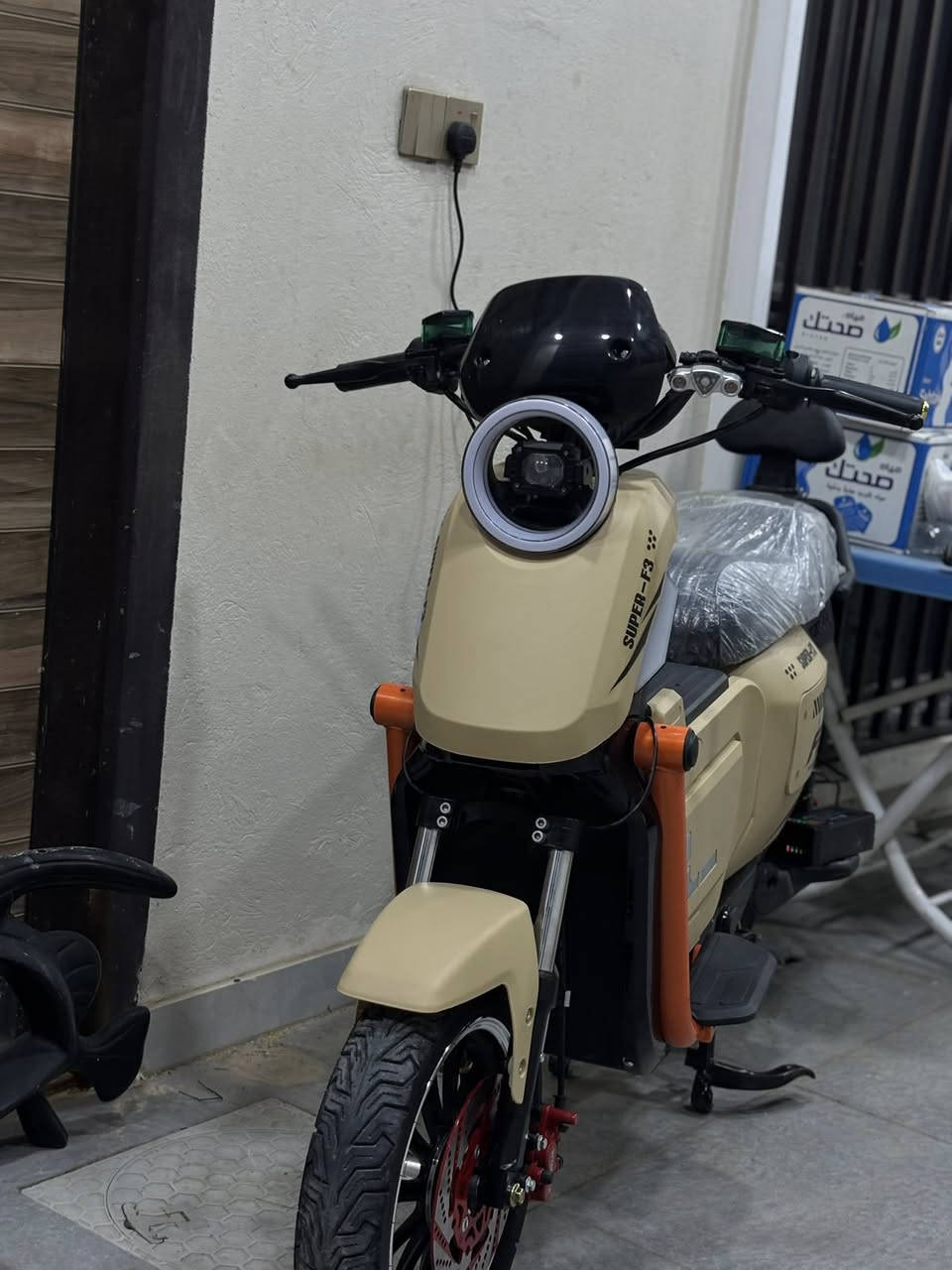 موصفاته
تشغيل كارت وبصمه وسويج
لايت لد وبومه زوج عالي ناصي
اشاره/يمنه /يسره/و دبل رماش
بريك دسك/امامي خلفي
بطاريات خمسه
سماعه بلوتوث
شاشه كبيره
مكان تخزين
بك رجوع له الخلف

الاستفسار اتصال/‭٠٧٧١  ٢٧١ ٤٢٦٦
سعر650
