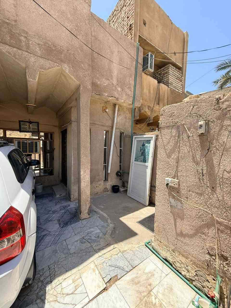بيت مساحه 120م الواجه 6النزال 20
في منطقة الشهداء العبيدي الاولى ع شارع عريض وبيت عالي عن شارع بـ2متر 
يحتوى على
كراج وحمام خارجي
استقبال وصاله 
ومطبخ داخلي +غرفه نوم +حمام داخلي 
الطابق الثاني:
غرفه نوم+حمام +صاله فقط 
السعر 147م وبي مجال
 للتواصل
***********
