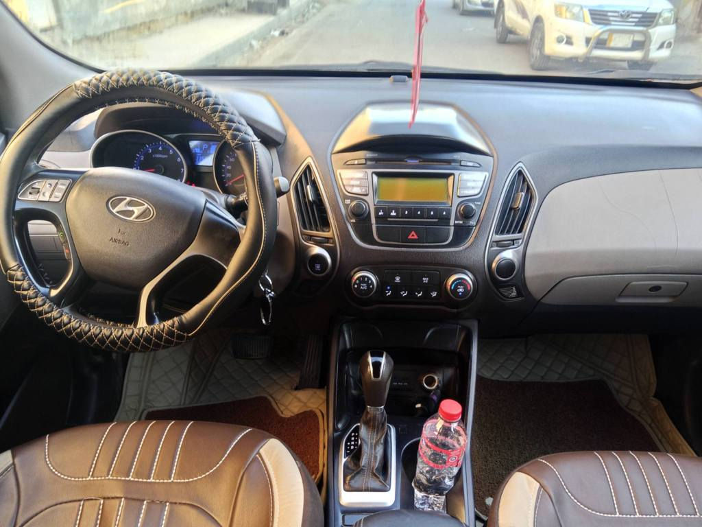 توسان موديل 2015 خليجيه مكفولة من ضربة وصبغ وتبديل مكينه وكير تبريد جهز ماكينه عالشركه سعر 143 للبيع فقط موجوده ذي قار الغراف تحويل مباشر.   *********** ناصرية, ذي قار
