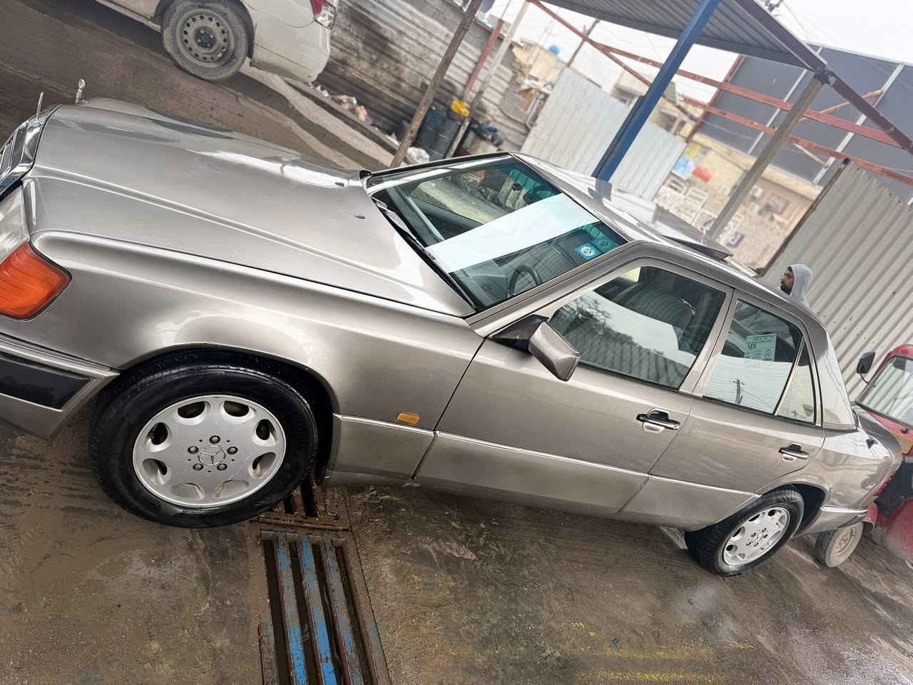 السلام عليكم
مارسدس دب 300E
مكينه بلاديه عنكبوت كفاله 
قواعد دبلات سليمه 
تخم تاير جديد 
صدر وارد نضيف 
سلايد شغال طكتين 
تبريد شغال 
السعر 75
*********** 
بغداد الشعب
