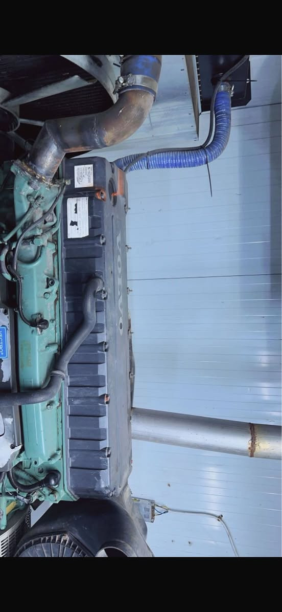 السلام عليكم
للبيع فالفو دي 12 
توليد 350 كيفي 
السعر 90ورقه وبيها مجال
مكان المولد الغزالية شارع المركز 
***********
