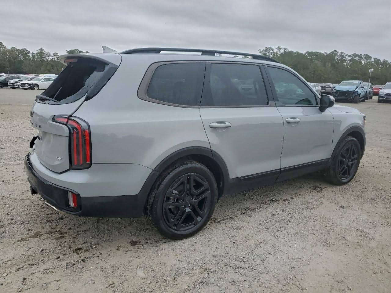 سعر السيارة : يحدد في المزاد 
نوع السيارة : KIA Telluride / كيا تيلورايد 
الموديل : 2025 
 تاريخ المزاد: الاثنين 12 يناير 2
لتواصل 
*********** صادق 
*********** باسم
