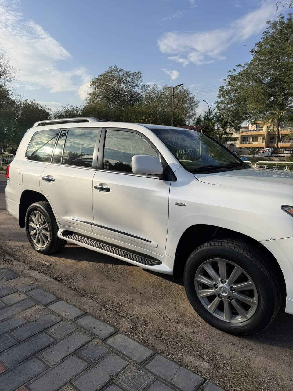 سلام عليكم لبيع او  مراوس بتاهو  لكزز 11 
بريم رقم نكليزي بسمي تحويل ثاني يوم 
موصفات سياره فول 1.1 مقبطه مواصفات 
فتحه داخل مشمشي المرغوب كشنات كهرباء الكل قياده الي صندوق كهرباء شفط ابواب 4 بصمه مكينه 8v   5700 مري شفط قلاب ويه بك كشنات خلفيه دكمه على كهرباء سياره محدثه بجم فقط 15 لايت شادلهم عدسات ام 500 دولار شاشه داخليه محدثه اندر ويد اصلي دركه شادلها مال 21 سياره بيها طخه شبر جملغ خلفي وباب خلفي مفتوح فقط تعيار سياره والباقي كفاله من كلشي شرط الف ما تصرف عليه تخم تاير شادلها بل جيس 
تبريد ثلج وبها ثلاجه وسياره سوبر سبورت يعني طيران مسافه مقطوعه 137 الف وين ما جكات تصعد وتنزل تريد روح افحص سعر 32 الف يعني 3 شدات و 20 ورقه وبها مجال  مكان بغداد كاظميه 
***********
***********
