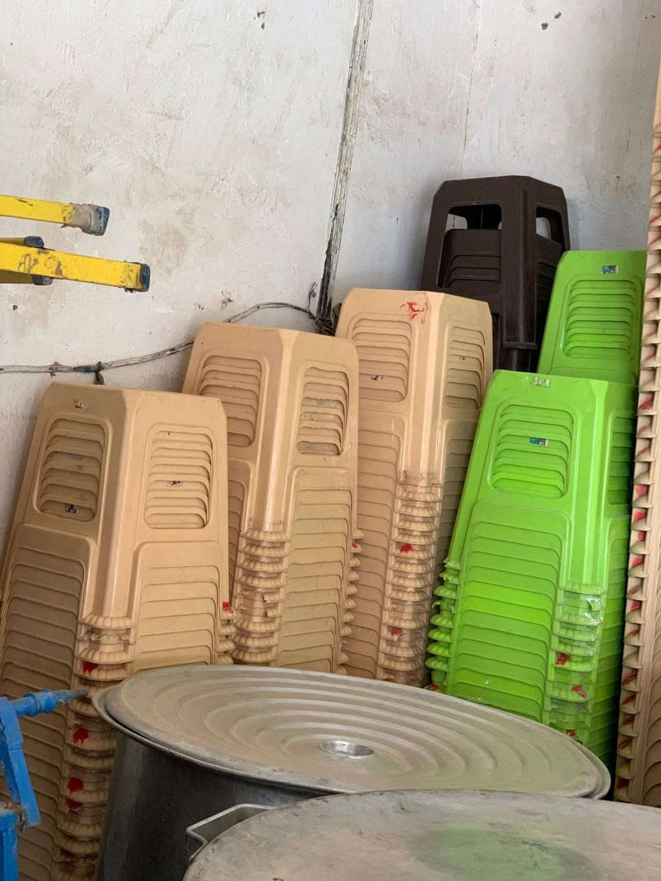 محل تجهيزات المناسبات للبيع ***********
