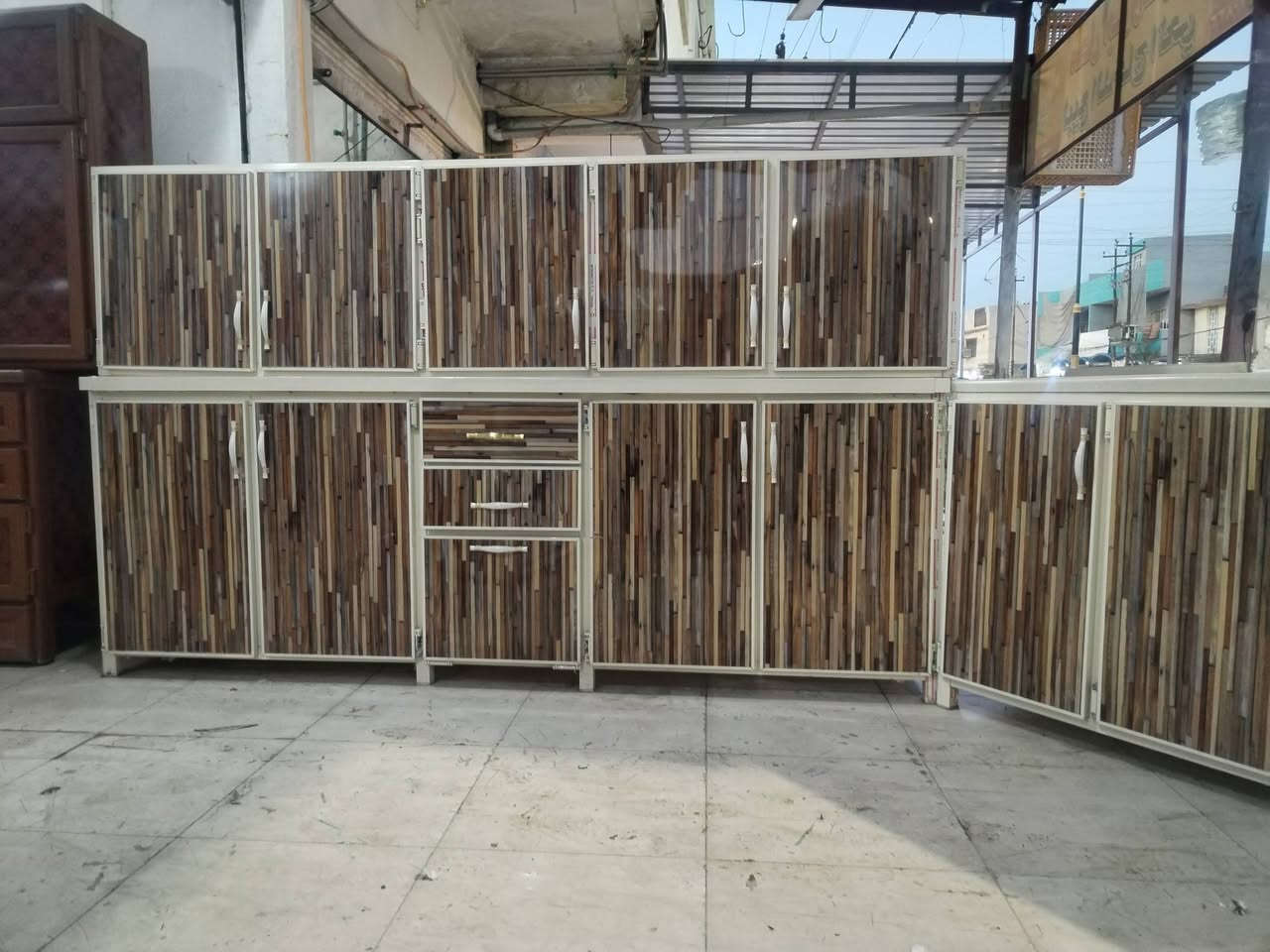 كاونتر للبيع ثلاث قطع القياس مترين ونص النظافه 90% السعر 310 بها مجال(***********)(***********)
