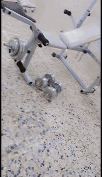 مصطبه متعدده مع شفت اولمبي مع وزن 60 كيلو مع دنبلاصات 40 كيلو مع اوزان المجموع 125 كيلو بغداد الشعب ***********
