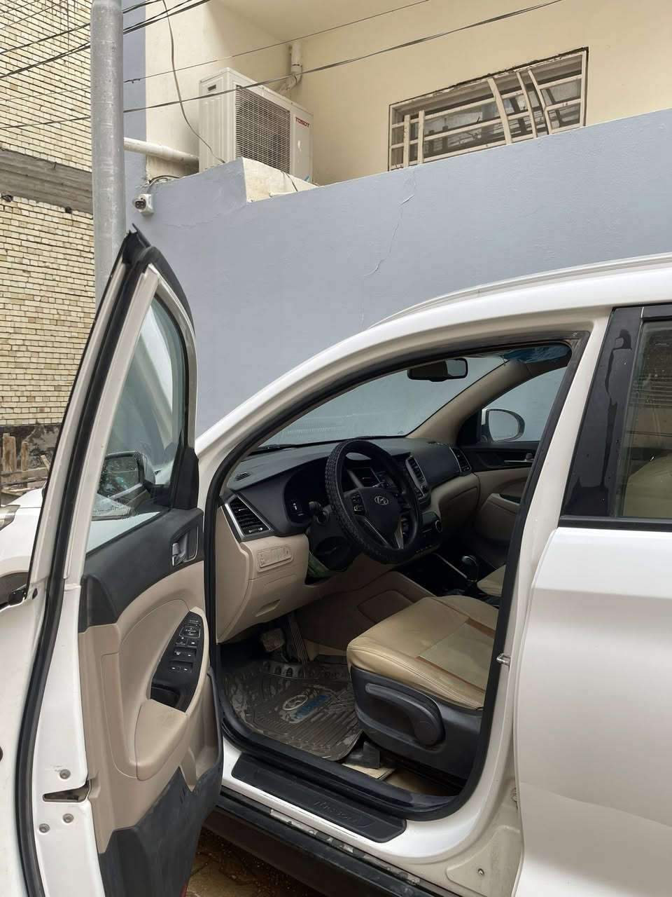 توسان 2017 خليجي رقم بابل
تحكم ستيرن 

اشاير بالمري

محرك دوش

تبريد قطعتين

حساسات خلفية

حساس اطارات 

كاميرا خلفية 

فراش كشنات جلد جديد

فراش ارضيات جاد جديد

السيارة كاملة من كلشي ومكفولة من اي صبغ ماعدى تكحيل بالكارت بالجنطه وتعديل بارد بالجنطه بسيط موضح بالصوره 

مكان السياره كربلاء

السعر 175$ وبيها مجال


**إذا كنت صاحب هذا الإعلان وتريد حذفه لأي سبب، رجاءا أرسل رسالة إلى الدعم الفني**