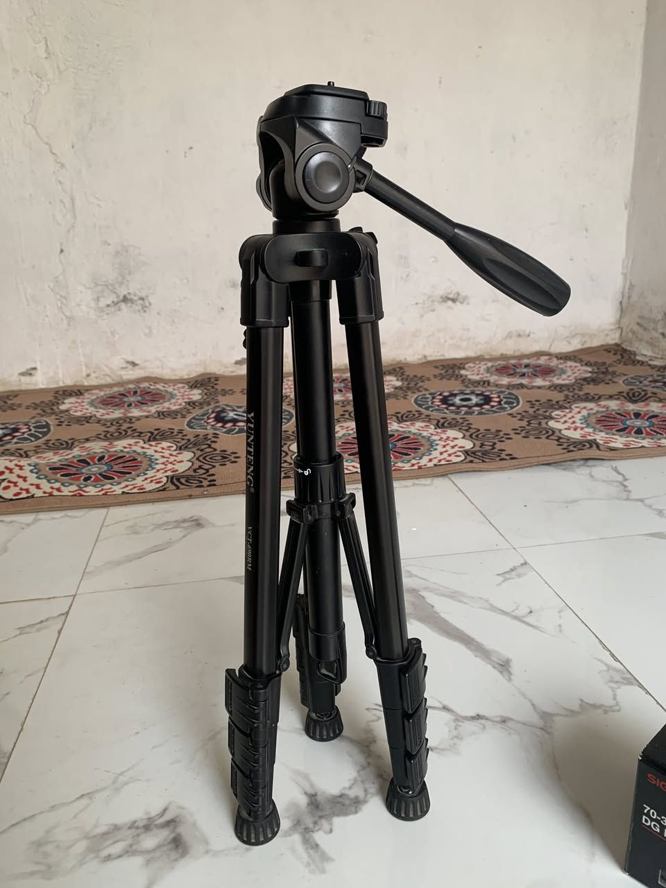 كامره نيكون D7100 كامل ملحقات
زوم 18-140
شاحنه وبطاريه 
جنطه خاصه بالكامره
ناقل للصور
وستان ثلاثي
والكامره استعمال شخصي وممتعبه 
متواجد على هذا الرقم ***********
