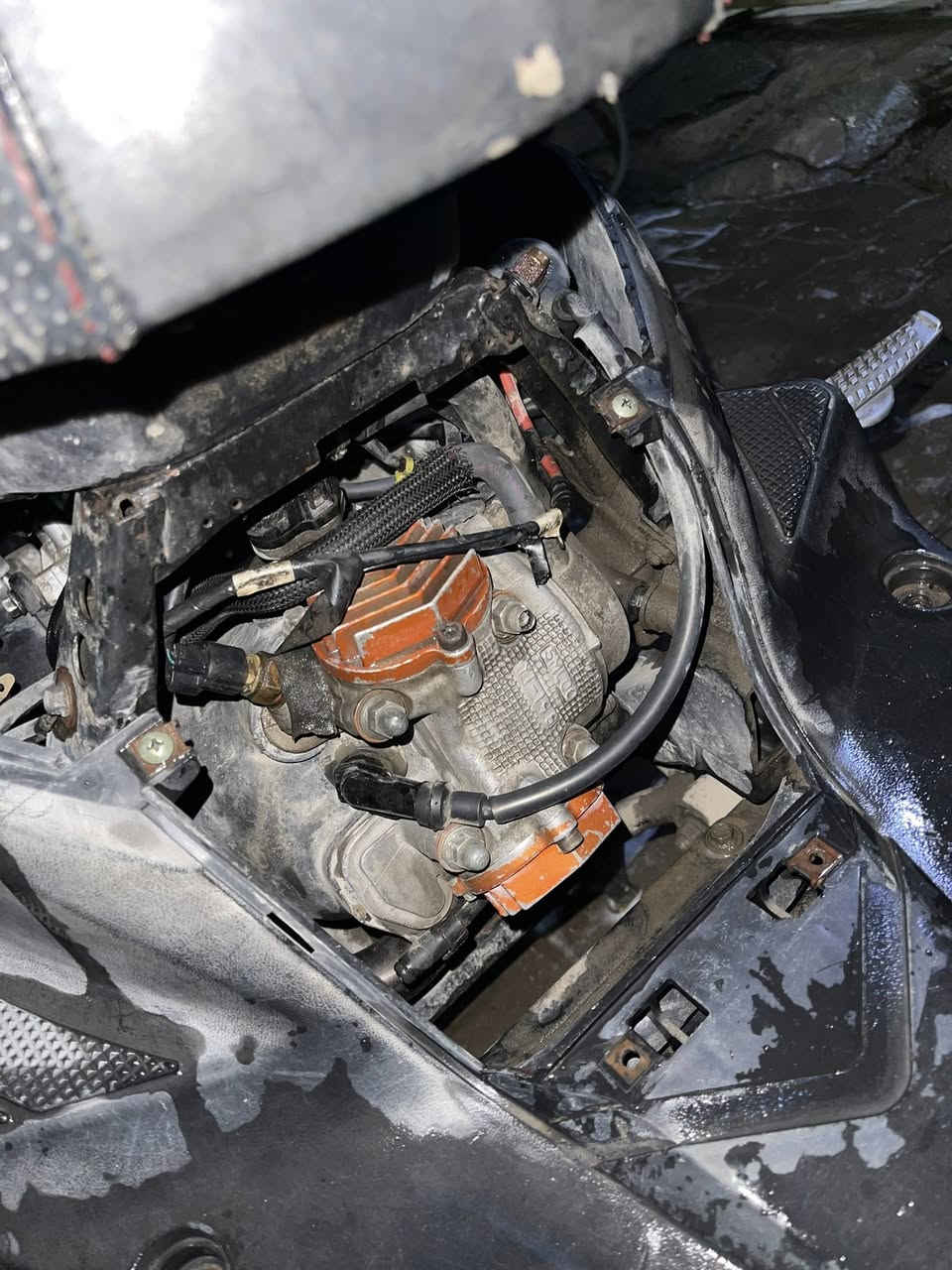 سلام عليكم دراجه جي تي ار للبيع دراجه مابيها نقص بس كفرات وبيها غراض حلوه كلجات خلفي وأمامي وصالنصه ومروحه فلاوين كوسو قباقه كور مشمشيه سعرهه 600 وبيها مجال بسيط مكاني بغداد الحريه ***********
