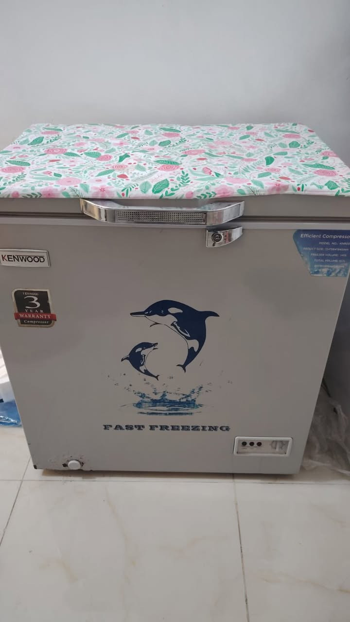 مجمدة + طباخ
ثنيناتهن ب ١٨٥ وبيهن مجال 
مكاني العامرية شارع العسل 
***********
