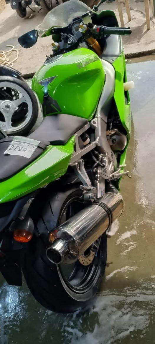 سلام عليكم دراجة كاوزاكي موديل 2004 الدراجه مزاد وارد يابان طالعه من محلات كلشي وكلاشي مثل مموضح بالصورة الدراجه خير من الله دخولها صار سنه الدراجه فقط على ايدي وادامتها وترتيبها كله يم كرار الطائي المكينه ممفتوحه اسبانه مواكعه عليها ممشى الدراجه قطعت مسافه عندي فقط 2800 كيلو متر الدراجه على وضع الشركه فقط غيرت المري والجامه والاكزوز وكلهن يمي البلاد والشديتهن جدد كلهن موجودات الي راغب بالشراء سعرها فقط 37 بدون رقم ♥️ وبالعافية عل ياخذها


**إذا كنت صاحب هذا الإعلان وتريد حذفه لأي سبب، رجاءا أرسل رسالة إلى الدعم الفني**
