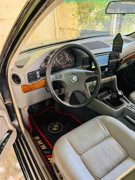 بي ام 500 بيع 55 او مراوس  
محرك 27 مفتوح والي مايعرف اكو 27ابيعلك 25

فول كير عادي

مكينه خير من الله شرط فصله 

كير عادي نمره طويله اول مالته80 والثاني 120

اكسل خير من الله 

صدر خير من الله 

منظومه مي كله جديد راديتر ومروحه واتر بم 

غرفه كهرباء جديده  برغي واحد مامضروب بيه ع بلادي

غرفه رصاصي صاج 

بجم عريض مسوي طافي هوه والبكلايتات 

دعاميات ام 

دوسات ام +مري منفصل 

مسجل شاشه متحركه يدوي سماعات اماميه بس ام حاويه 
والخلفي نوعيه راقيه صوت كلش حلو هم جدد 

لايت عالي زنون وبيه لدات حته الشاير 

بيهه كم ملاحضه مثل كيلون مال جكمجه عاطل 

رقم بغداد باسمي ل26 تسقط مصفره غرامات 
بيع او مراوس ب55 رايده مكاني بغداد قرب سيطرت الشعب القديمه
***********
