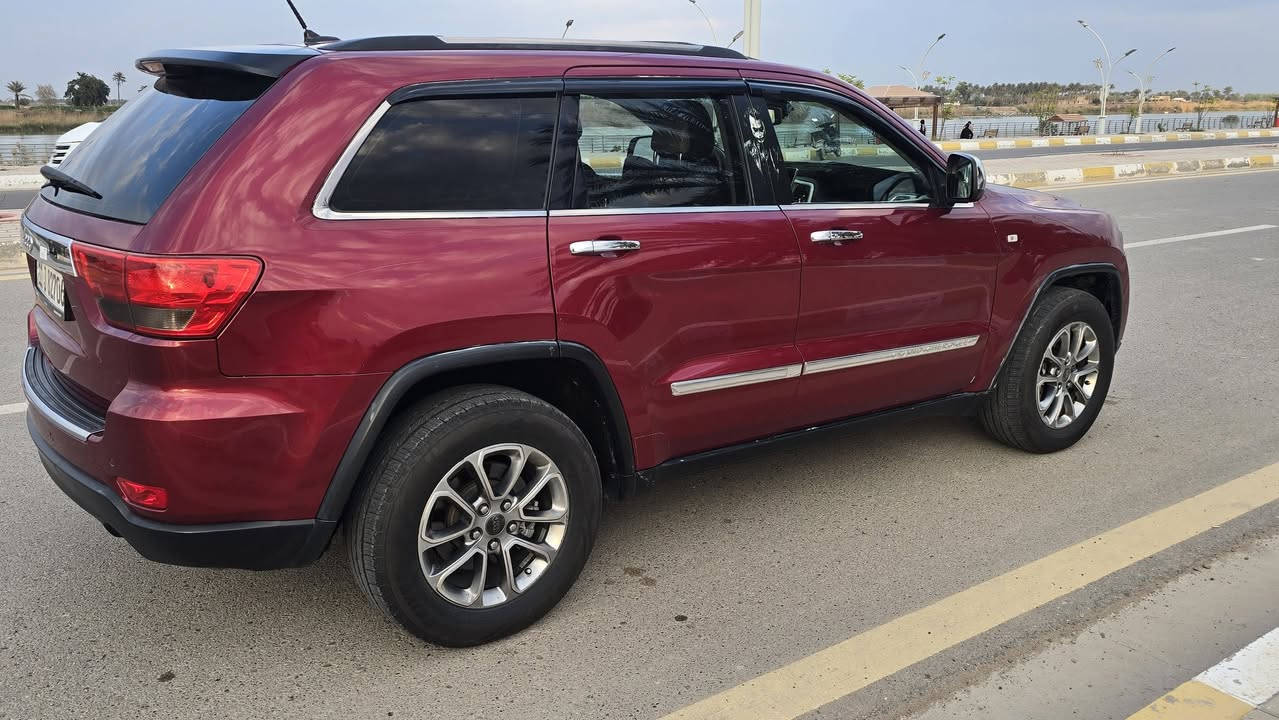 اسلام عليكم جيب للبيع موديل 2013 خليجي فول مواصفات رقم بغداد تحويل مباشر 
(حاث قطعتين باب السايق و چاملغ السايق بدون دواخل) السعر 180 ورقه بيهه مجال الستفسار ***********
