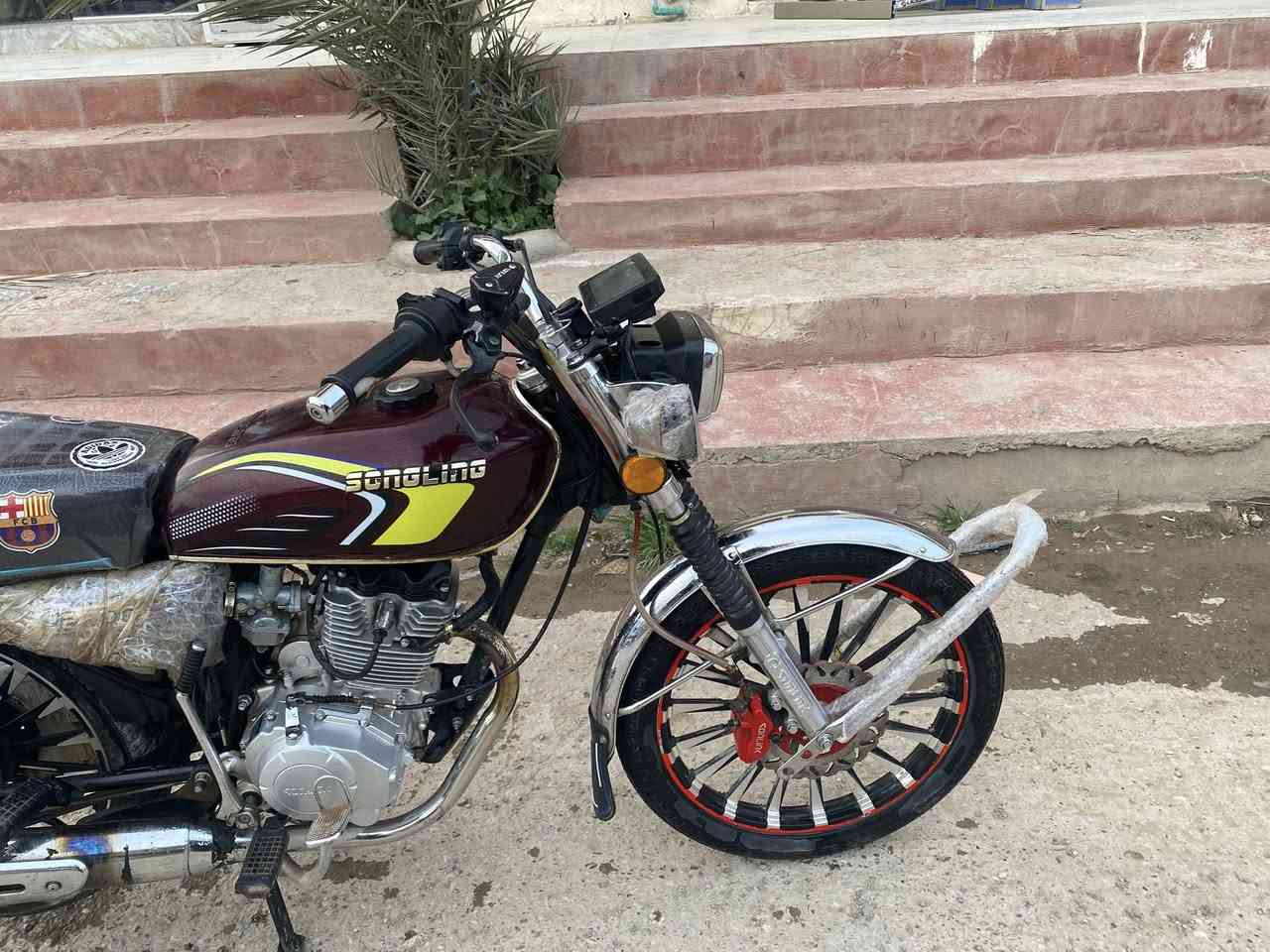 دراجه للبيع سيفان موديل 25 اوراقها كامله محركها 200 ما بيها اي نقص مكاني بعقوبة رقمي ***********
