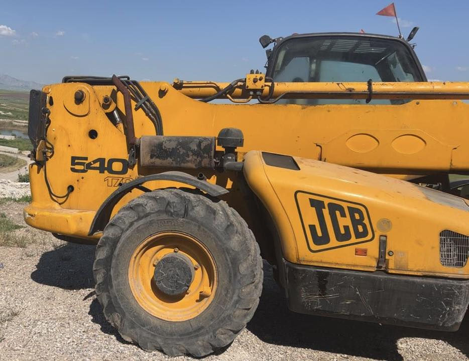 JCB17Mtr
موديل 2001 
 تحويل بشرط
كير محرك بشرط 
رقم سليماني 
سعر210$مجال
@أبرز المعجبين
***********☎️
