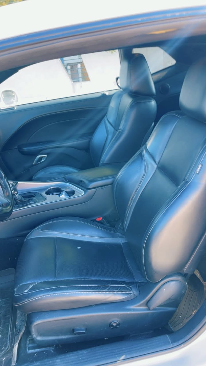 السلام عليكم دوج جالنجر للبيع موديل 2020 السياره SXT بلاس مواصفات
فتحة سقف ويل 20 

كشن حار بارد 

حادث السياره جاملغ وباب 

شاشه كبيره كامره 

حساس خلفي 

رادار جانبي 

يعني السياره فول مواصفات 

مكان السياره بغداد 

سعر السياره 183 وبيه محال بسيط 

رقم صاحب السياره 

***********
