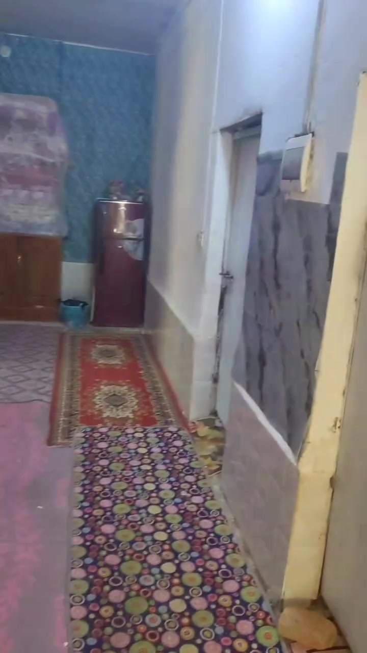 بيت للبيع نزله لواء حنين شارع الغريب ثالث بيت عن الركن. غرفتين نوم وصاله ومطبخ واستقبال وحمامين داخلي وخارجي  سقف سندويتش السعر 20 وبي مجال بسيط للأستفسار مراسله الصفحه او الاتصال على الرقم ‏‪0771 101 4851‬‏
