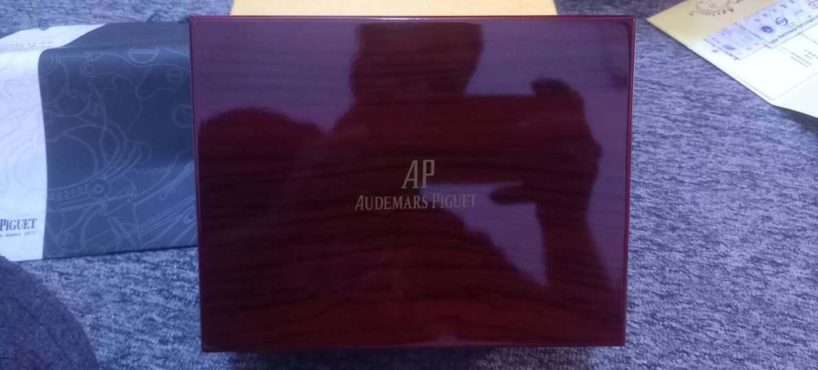 للراغبين *********** خوان سلام عليكم ورحمةالله وبركاته ساعه عالميه رويل سويسري شوف وكلب وشتري وانه خادم مزاد وزاد الله من زاد شوف يمك وصل الشراء والمبيعات وسعرها غير متواجد على الفيس راسلني وانه خادم
