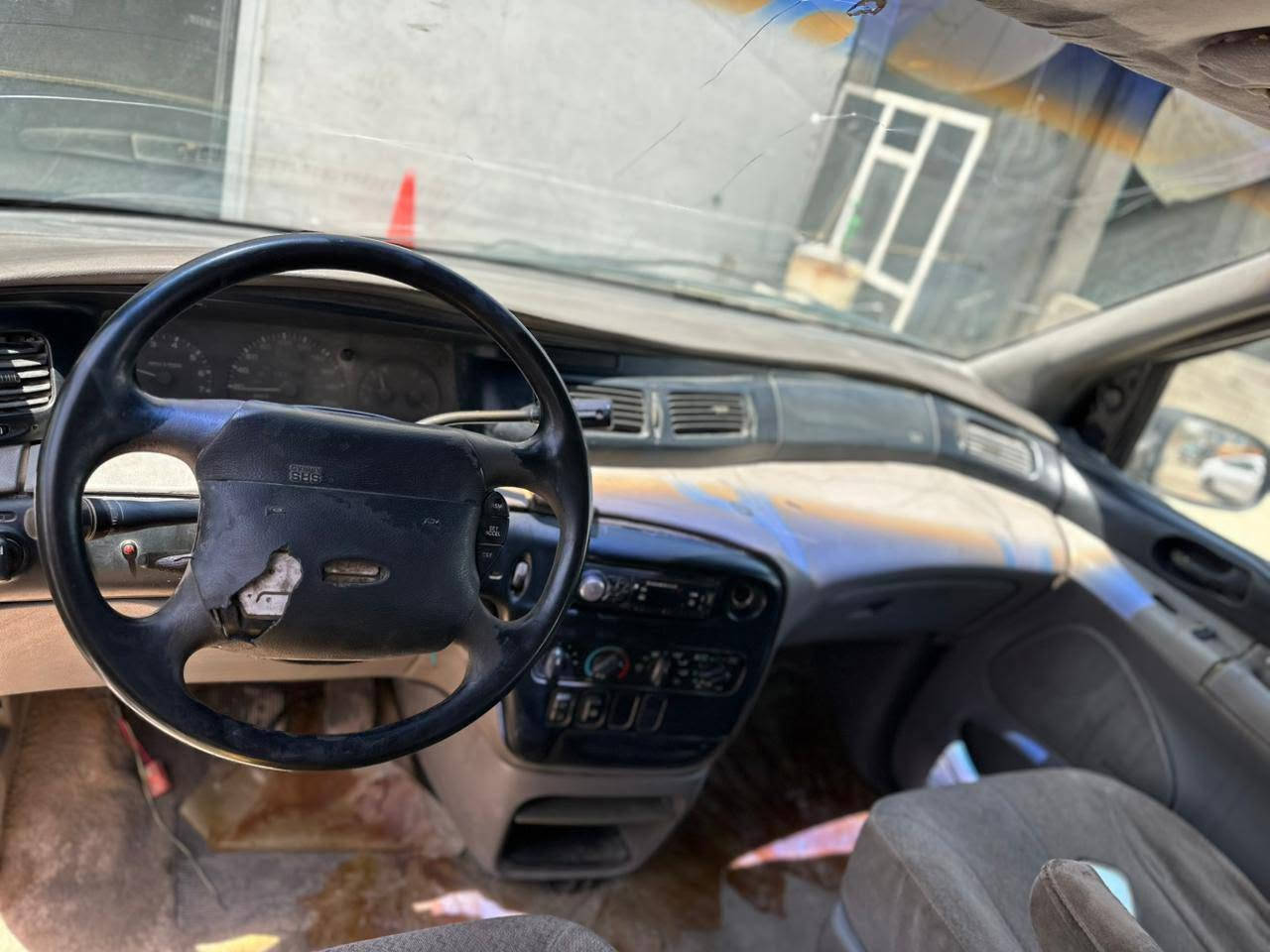 فورد موديل 98 7راكب كير محرك افيلون رقم بغداد تحويل مباشر السعر 35 وبيها مجال مكان السياره بغداد ابوغريب 
رقم الهاتف ***********
