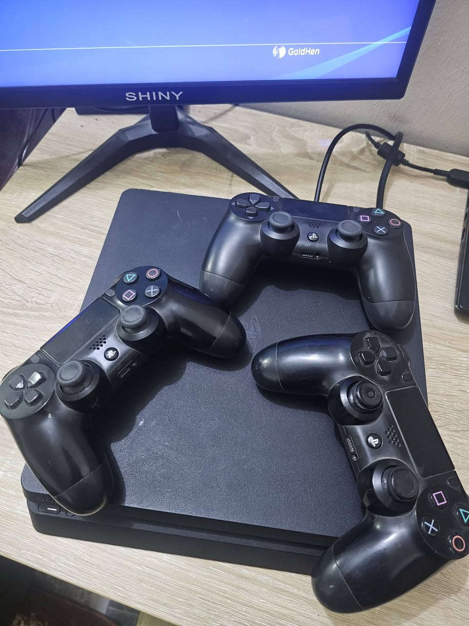 ps4 مهكر
1 تيرا 

الجهاز مفتوح 
تهكيره داخلي يعني مو قطعة خارجية او قرص ، مجرد تفتح الكولدن ، 
نظام التهكير ١٢.٢ 
تكدر تثبت بي اي لعبة بصيغة ال .pkg 
بي هواي العاب ، تكدر تشوفها بالفيديو 
مثل ريد ٢ ، باتلفيلد ١ ، بيس ٢٠٢٥ ، اساسن كريد ميراج ، 

وويا جويستك ٢ وحدة منهن اصلية اجت وياه ، 

واطيك ويا جويستك ثالثة هدية مجرد ال x مالتها يرادلة تصليح

سعره ٢٥٠ قفل 😊 ، 
مكاني الكوت ،


**إذا كنت صاحب هذا الإعلان وتريد حذفه لأي سبب، رجاءا أرسل رسالة إلى الدعم الفني**