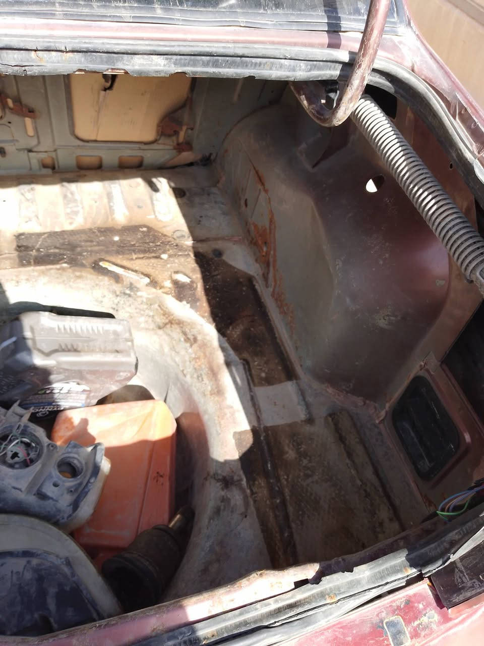 سلام عليكم سياره سمند للبيع بدون راعي مديل 2012 مكينه وكير جدد شراي اتصل متواجد خاص سياره جاهزه ***********
