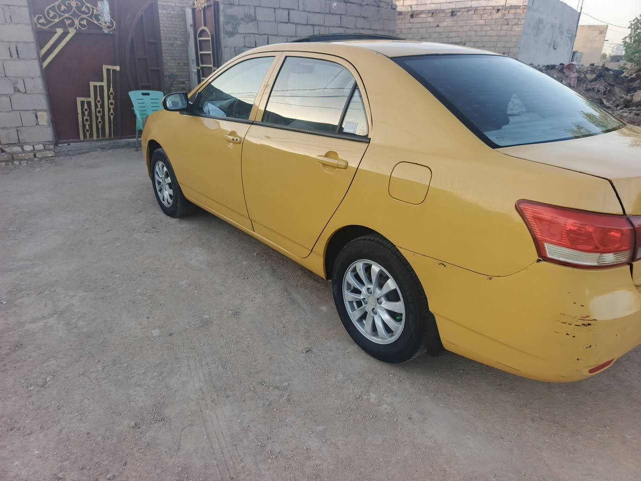 السلام عليكم .. BYD.. G 3.. موديل 13 بيها تبديل بنيد وتصليح بالجاملغ الكدام بسيط والوره هم بسيط ماعابر ماعابرات ابد ابد مصبوغه جماليه مكينة هونده جديده وكير ع شرط تبريد شغال كهربائيات كلها شغاله حداديه تايرات جاهزة من كلشي ومواصفاته معروفه .. رقم بغداد دولي جديد سنويه جديدة الهزة مالتها ماساقطه تحويل ثاني يوم مصفره هيئه وغرامات كلشي موضح بالمنشور الشراي يخابر ويدلل مو شراي اعبر المنشور #بيع_فقط  لان عندي ظرف ورايد ابيعه #سعرها 45 وبيها مجال مكانها #الديوانية_قضاء_الحمزة_الشرقي ..للاتصال ,***********
