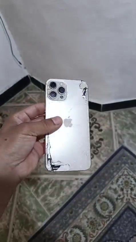 آيفون 12برو ماكس بطاريه 49 اصليه شاشه اصليه بس بيها فطر خفيف وما مئثر علمس ضهر مكسور وكامرات يرادلهن مغناطيس اعتقد وعدسه مكسوره مال كامره


**إذا كنت صاحب هذا الإعلان وتريد حذفه لأي سبب، رجاءا أرسل رسالة إلى الدعم الفني**