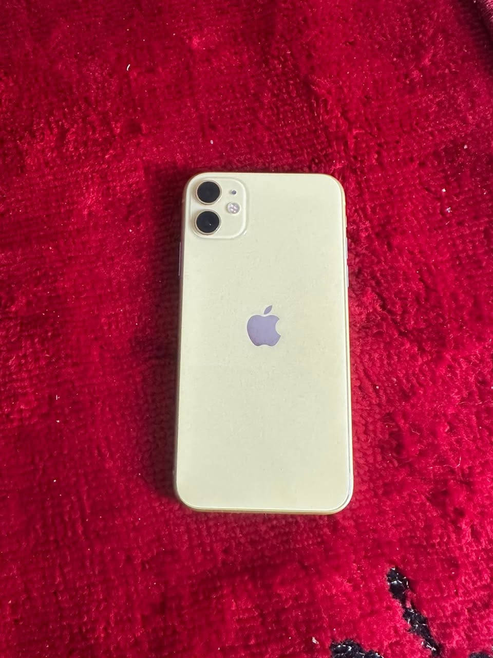 سلام عليكم ايفون 11عادي جهاز  كفاله شرط ماداخل تصليح بطاريه ٨٧ جهاز نضيف كلش الله شاهد  المكان شطره السعر ٣٠٠وبي مجال ***********
