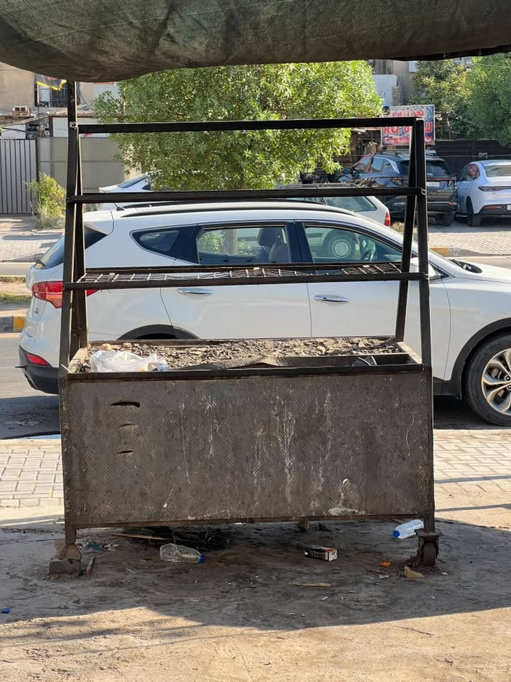 شواية سمك للبيع مكان بياع  الهرمية ٣٠٠ مع الطباكات الدائرية ٢٠٠ للاستفسار***********
