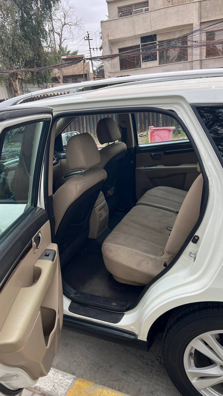 السلام عليكم سياره سنتافيه للبيع 
٧راكب 
اربعه سلندر 
موديل 2011
سياره مكفوله مابيه اي نقص 
المكان بغداد السيديه 
***********
