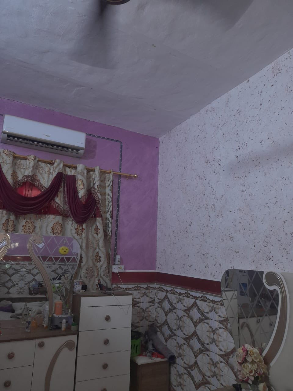 سلام عليكم بيت قاطين زراعي مسجل سند ٢٥. كامل مكمل من كلشي سعر. ١٠٠قابل للتفاوض مساحه ١٢٥متر  العنوان القرنه النهيرات الوسطى قرب مدرسه ملتقى النهرين. للاستفسار ***********
