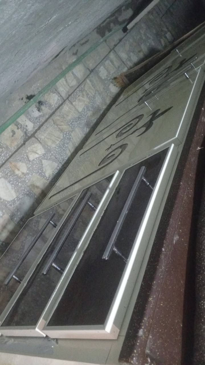 كاونتر اربع قطه حديث نظفه90% السعر 600وبي مجال موبايل***********
