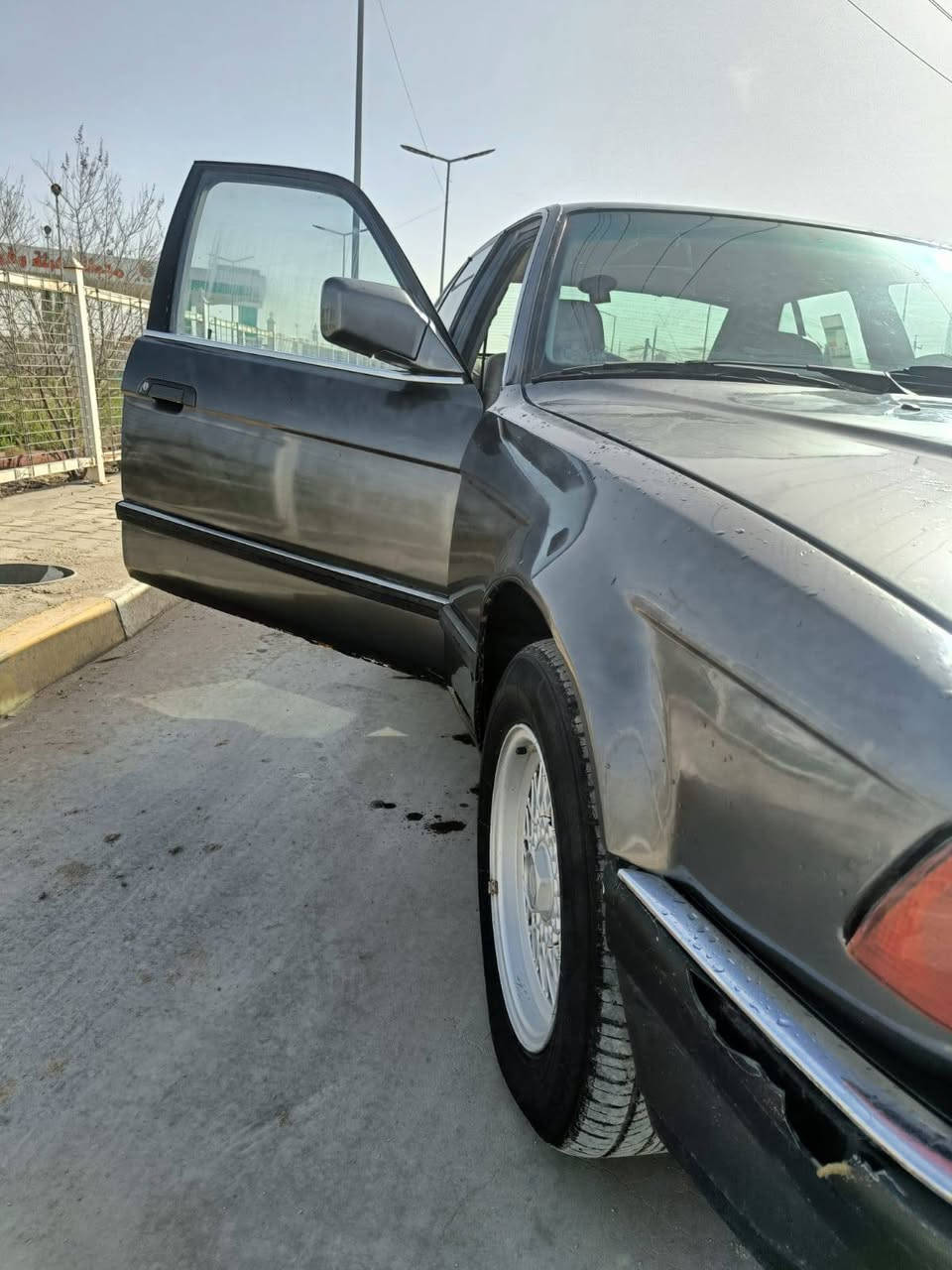 السلام عليكم سياره بي ا م دبل يو 735 كير مكينه حداد تخم تاير سياره خير من الله حلوه ونضيفه رقم بغداد راعيه بل البصره مكان السياره البصره السعر 48 وبيه مجال بيع ومراوس رقم الهاتف***********:::***********
