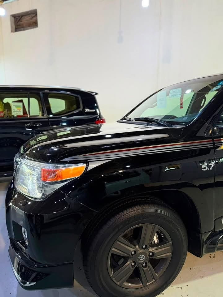 السلام عليكم
لاندكروزر 2012 VXR 

فول مواصفات لكزس للاخير محرك 5700 

ماشيه 178 

بدون صبغ 

مكانين بارد بسيطه 

رقم بغداد باسمي 

السعر 330$ مجال بسيط 

‭***********‬ حيدر

مكان سياره بغداد البياع
