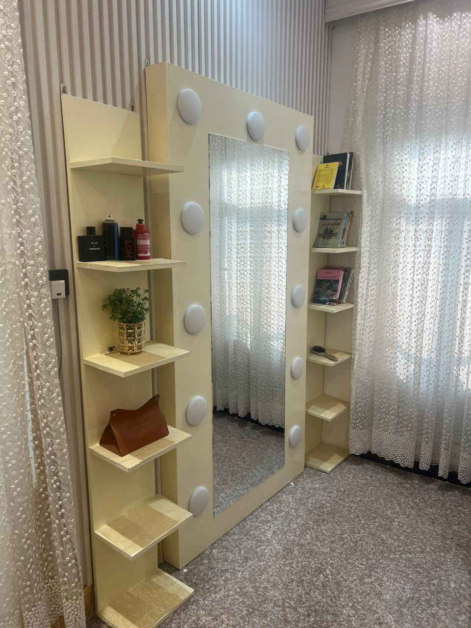 غرفه صاج عراقي
مصبوغه صبغ تركي حراري
تشمل ميز تلفزيون.  ميوزه 2 مال جربايه
مرايه كبيره مع رفوف وكهربائيات شغاله
كنتور ست بوب  مع ملحق
مع دوشك


**إذا كنت صاحب هذا الإعلان وتريد حذفه لأي سبب، رجاءا أرسل رسالة إلى الدعم الفني**