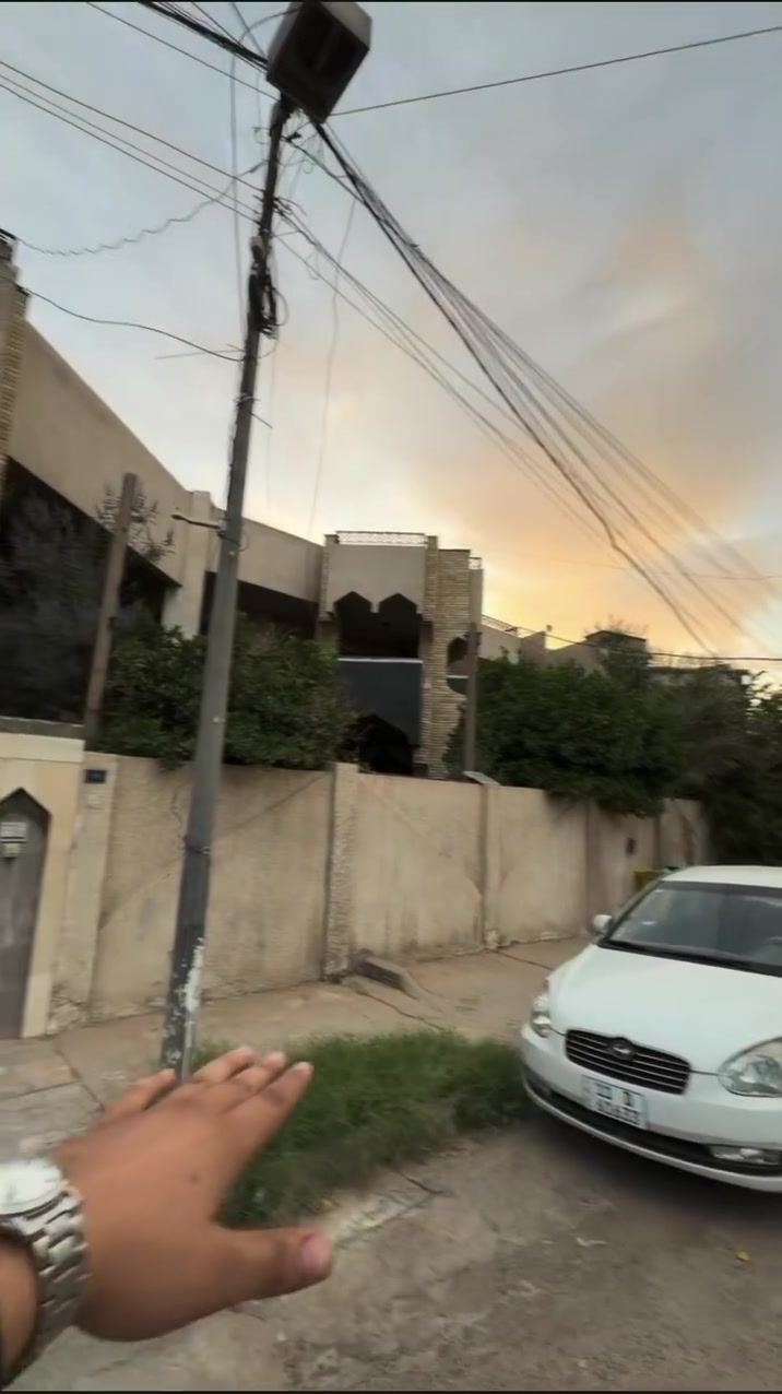 🏡 دار كلاسك فخم للبيع في أرقى مناطق المنصور ✨
📍 الموقع: منطقة المنصور – الإميرات – محلة 601
📐 المساحة الكلية بالسند: 704 متر
📏 واقع الحال: 750 متر
🔹 الواجهة بالسند: 20 متر
🔹 واقع الحال: 22 متر

دار بتصميم كلاسيكي فاخر وديكورات راقية من الطراز القديم، بموقع مميز جداً يصلح للسكن الراقي أو للاستثمار 🌟

🔸 يحتوي على:
▪️ 7 غرف نوم نظام ماستر
▪️ غرفة طعام واسعة
▪️ صالتين بتصميم أنيق
▪️ مطبخ بمساحة كبيرة
▪️ حديقة واسعة جداً
▪️ كراج يتسع لـ 3 سيارات 🚘🚘🚘

💰 السعر مناسب جداً مقارنة بالموقع والمساحة والمواصفات.

📞 للاستفسار والتفاصيل:
***********
***********
