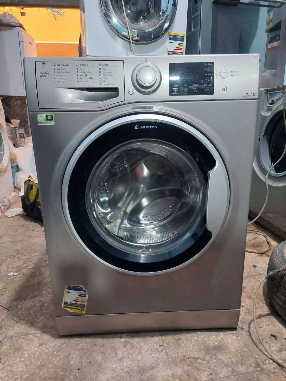 غساله ملابس إيطالي اريستون ٧ كيلو
متعدده البرامج اكثر من ١٤ برنامج مختلف و تحكم في درجه حراره السخان من ٢٠ درجه الي ٩٠ 
و تحكم في سرعه وعدد لفات الماتور 
من ٤٠٠ في الدقيقه الي ١٢٠٠ لفه 
الغساله في حاله الزيرو ماشاءالله 
و عليها ضمان ٦ شهور تجريبي


**إذا كنت صاحب هذا الإعلان وتريد حذفه لأي سبب، رجاءا أرسل رسالة إلى الدعم الفني**
