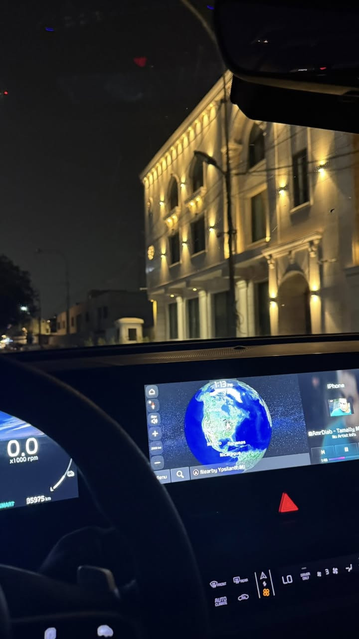 سبورتج 2023 برستيج هايبرد 🔋
اعلى فئة، 

•ضررها قطعة جاملغ 
ومبدلة نفس اللون 
•وصار حادث ب العراق وتبدل باب السائق 
نفس اللون بدون اي صبغ وبارد ب الباب الخلفي صغير موضح الحادث ب الصور 
 
(sx prestige hybrid) 
2023 
مواصفاتها
شاشة 12.3 إنج
كاميرات خمسة 360
تبريد وتسخين كراسي
فتحة سقف بانوراما
نظام دفع AWD
محرك 1.6 Turbo + كهرباء
نظام قيادة ذكي Eco / Sport / Snow/ Smart
حساسات أمامية وخلفية
شحن لاسلكي للهاتف
إضاءة محيطية داخلية
رادار مانع تصادم
مثبت سرعة ذكي
دخول وتشغيل بصمة
تقديم السيارة ورجوعها ب المفتاح
جلد فاخر مع تطريز أنيق
نظام ملاحة متطور
نظام صوت هارمن كارد" 
شاشة عدادات رقمية متصلة
تحكم كهربائي بالمقاعد مع ذاكرة خرن 
نظام نزول منحدرات
فرامل يد كهربائية ومحافظة ع المسار وتحديد مسار
،
ماشية 48 الف كيلو/30mile
السعر 230 وبيها مجال 
*********** متوفر واتساب 💚
المكان كربلاء
